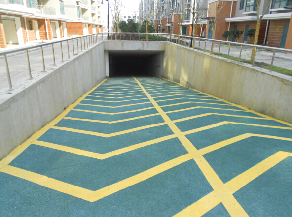 水性無震動(dòng)防滑車道施工工藝 為什么選擇滄晟水性無震動(dòng)防滑環(huán)氧地坪漆弄車道？