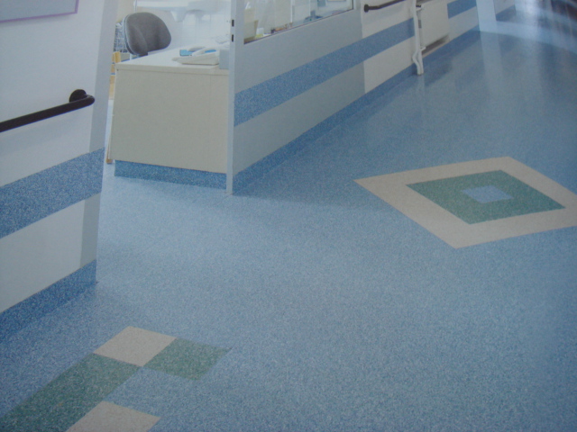 pvc地板 廈門滄晟pvc地板片材和卷材區別比較